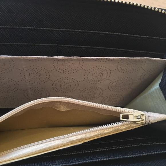 NWOT Michael Kors Wallet - Picture 2 of 2